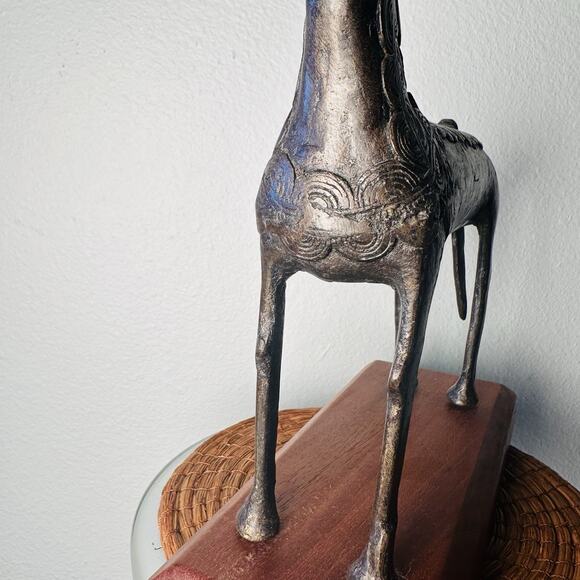 RARE Dogon Bronze Horse Sculpture • Mali • Solid Lost-Wax Bronze • 12”x10" - Picture 5 of 9
